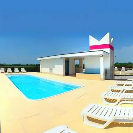 Days And Poolside Relax