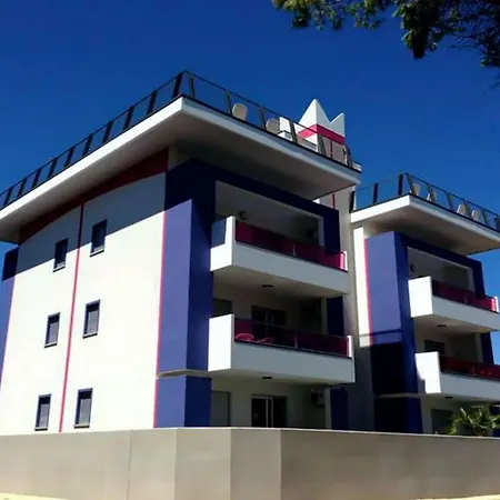 Days And Poolside Relax * Μπιμπιόνε