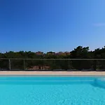 Days And Poolside Relax * Μπιμπιόνε