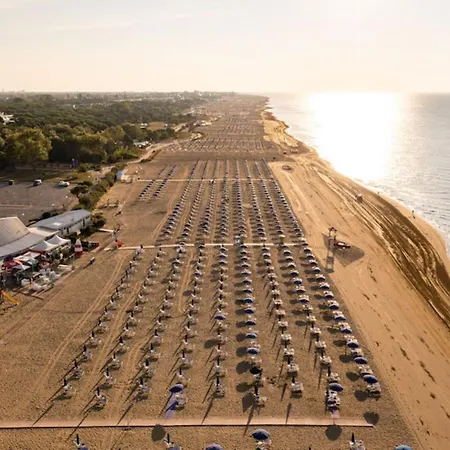 Days And Poolside Relax 아파트 비비오네